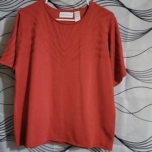 Rust colored shorts sleev blouse.